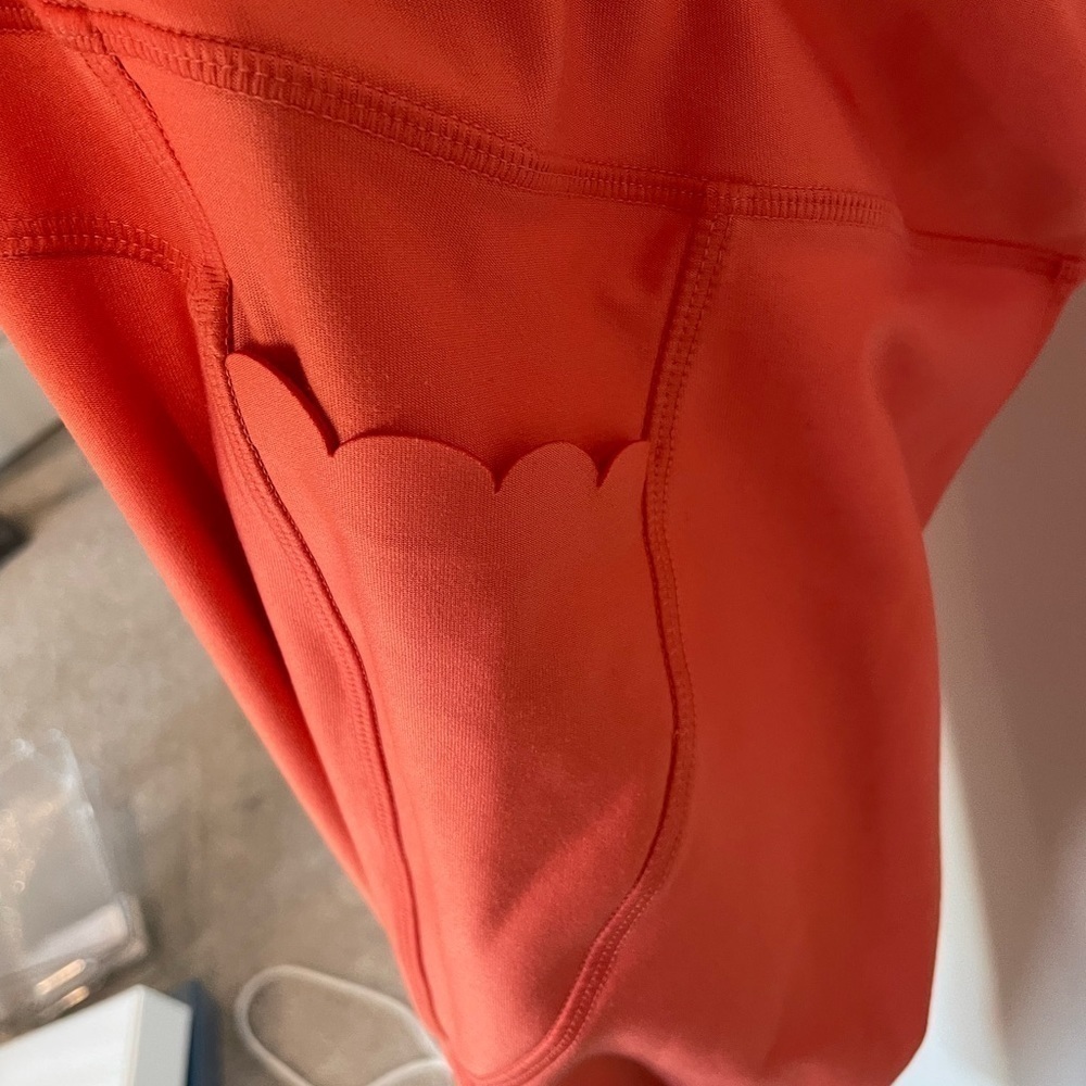 NWOT Mondetta Scalloped Coral Leggings - Picture 9 of 9
